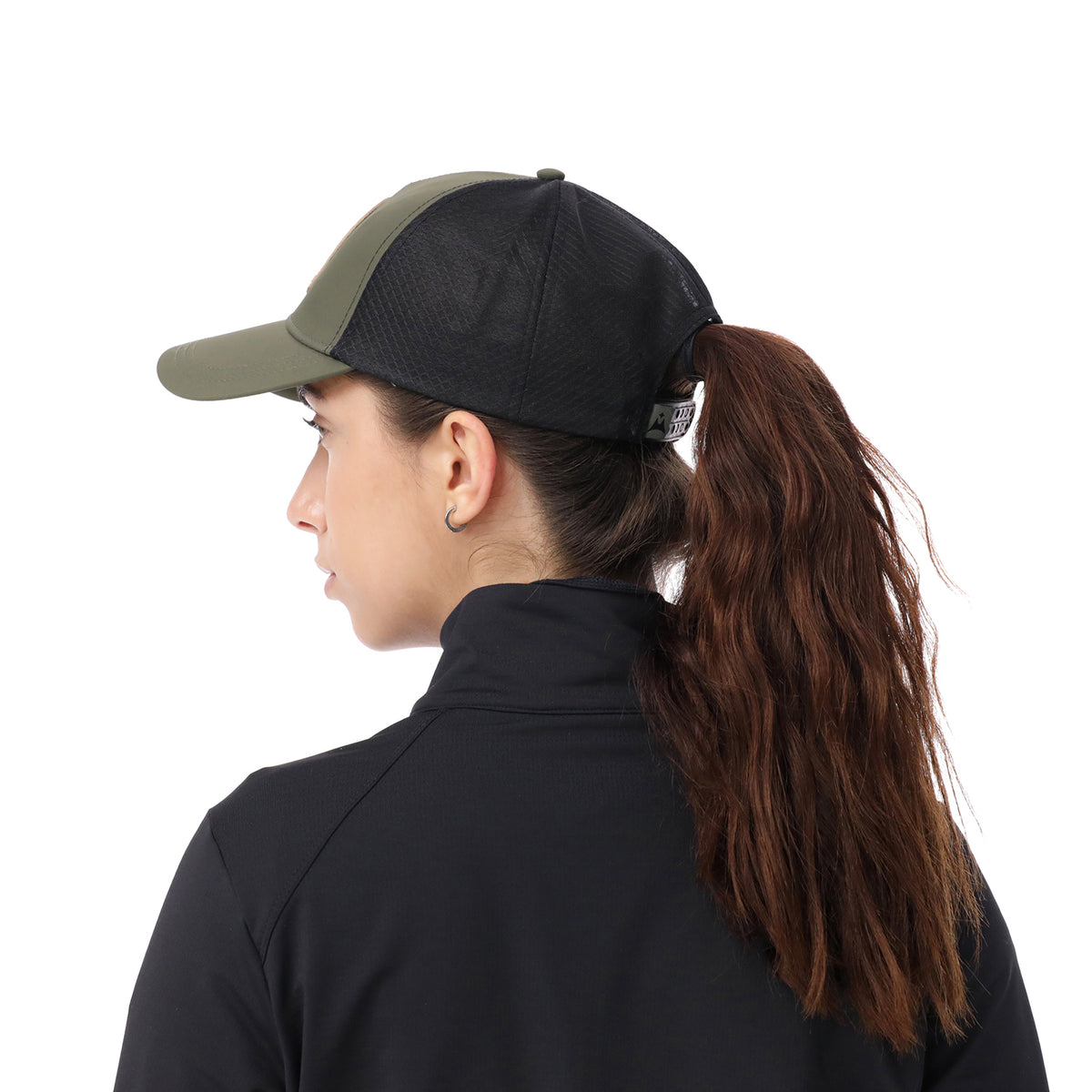 gorra trucker con repelencia al agua