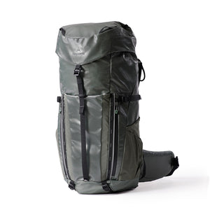 Mochila con compartimiento principal y capota con fuelle
