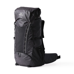 Mochila con bolsillos expandibles y capota con fuelle